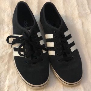8.5 Womens Adidas sneakers, black suede, good condition